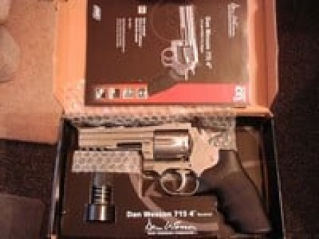 Dan Wesson 715 4" Pellet Revolver, Silver